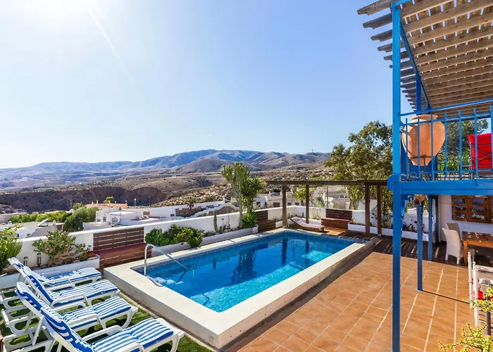 Blue House I Art I Pool I Bbq I Peace I Relax